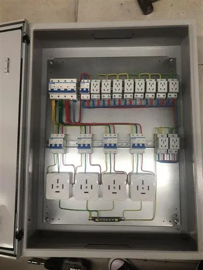 Caja de enchufes y interruptores